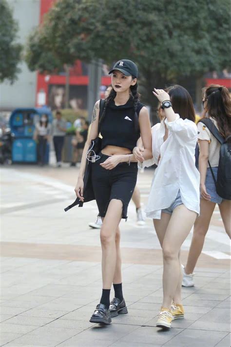 ปักพินโดย Mintminttang ใน China Street Fashion