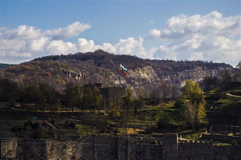 Tsarevets Fortress | As viewed from Trapezitsa Fortress | Mila Ivanova ...