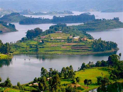 Lake Bunyonyi | Uganda Nature Tours | Explore Uganda Safaris