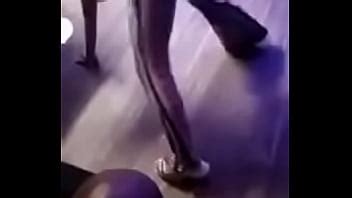 Ella mueve el culo en el teatro quién es el siguiente XVIDEOS