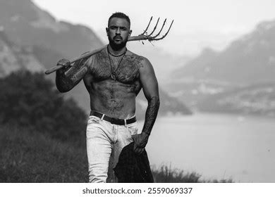 Mature forte poitrine résultats 3 1 mille dimages libres de droits de photos de stock et d