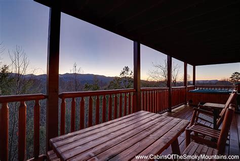 Gatlinburg Cabin - A Spectacular View - 2 Bedroom - Sleeps 8