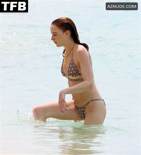 Phoebe Dynevor Sexy Seen Flaunting Her Sensational Body In A Tiny Bikini On The Beach In