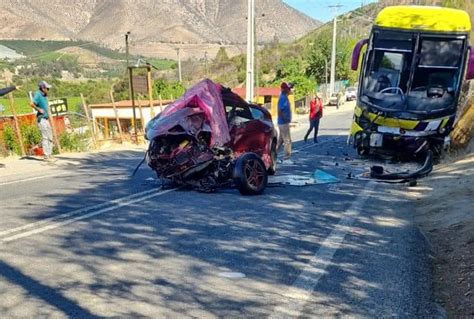 Dos fallecidos en accidente que involucró un bus y un automóvil