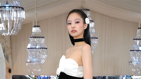 The Subtle Detail of Jennie Kim’s 2023 Met Gala Beauty Look You Might Have Missed — See Photos ...