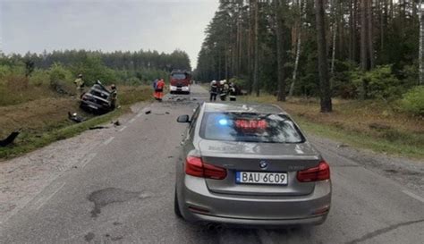 Tragiczny Wypadek W Regionie W Serskim Lesie Osob Wka Zderzy A Si Z