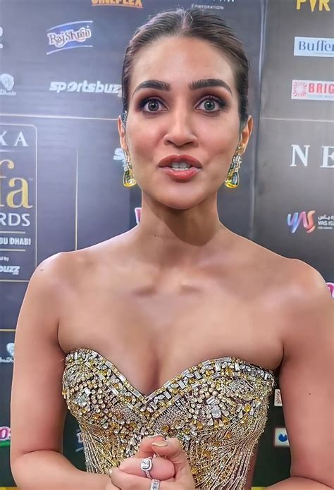 Pin By Legolas On Kriti Sanon Bollywood Actress Hot Photos Beautiful Bollywood Actress