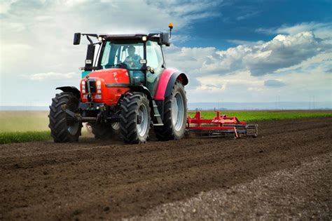 Qué permiso se necesita para conducir un tractor