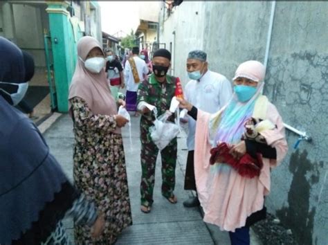 Serda Budiono Cek Prokes Dan Bagikan Masker Gratis Pada Kegiatan