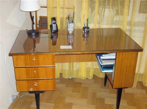 Зачем письменные столы из СССР накрывали стеклом? | ГРИН. Потёртый ...