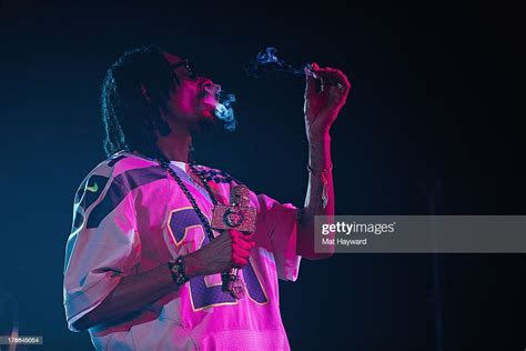 Snoop Lion Smokes A Joint On Stage At Showbox Sodo On August 29 2013