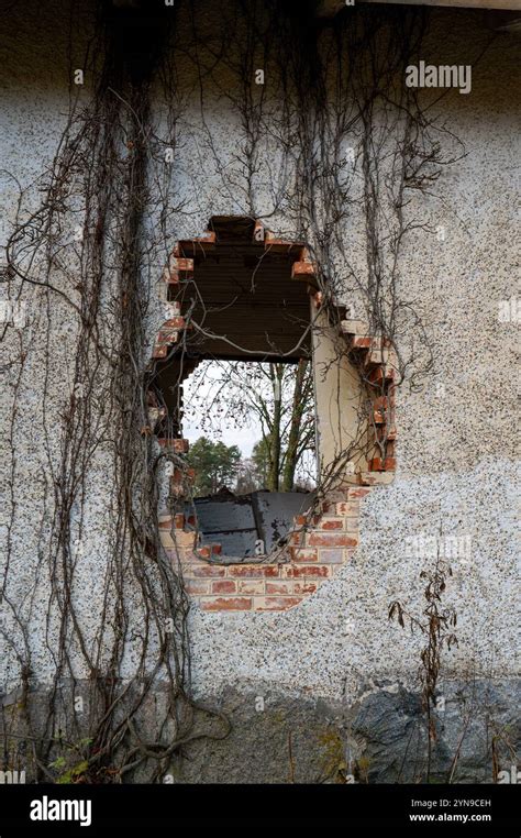 Old house with big hole in brick wall Stock Photo - Alamy