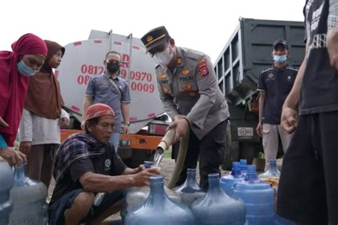 Kk Korban Banjir Pandeglang Dapat Bantuan Sembako Dan Air Bersih