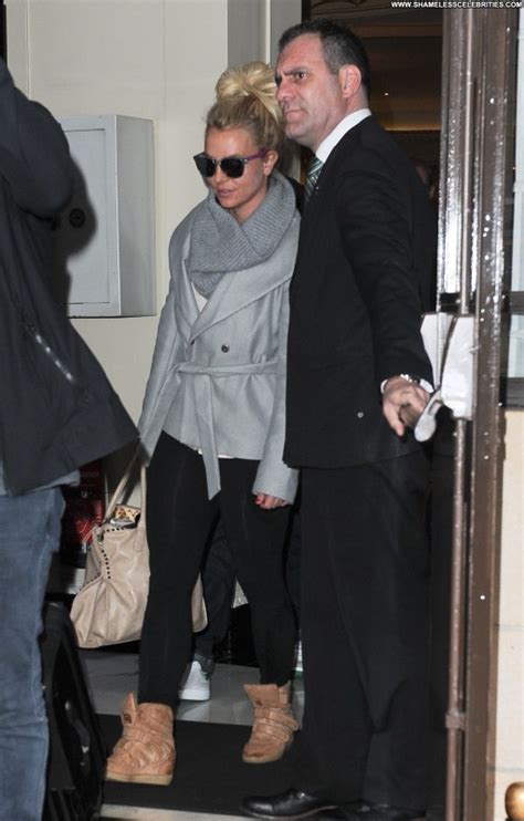 Britney Spears No Source Celebrity Beautiful Babe Posing Hot London Hotel High Resolution