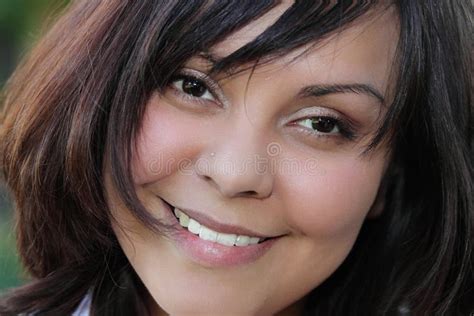 Sch Ne L Chelnde Latina Frau Stockfoto Bild Von M Dchen Herrlich