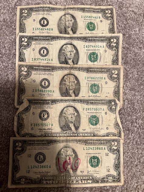 How Do I Check If These 2 Dollar Bills Have Any Special Value R Currency