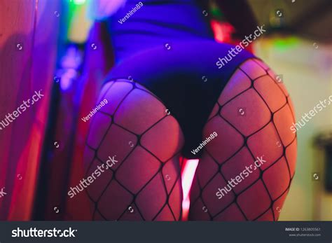 Sexy Big Ass Girl Under Neon Foto Stok 1263805561 Shutterstock