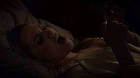 Naked Joy Esther in des amours désamour