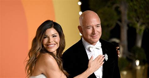 Pathétique Jeff Bezos s incruste sur la photo d un groupe de sex symbols aux Oscars les