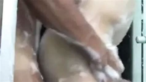 Enfiando O Consolo No Cu E Olhando O Macho No Chuveiro 5 Nude Pics XHamster