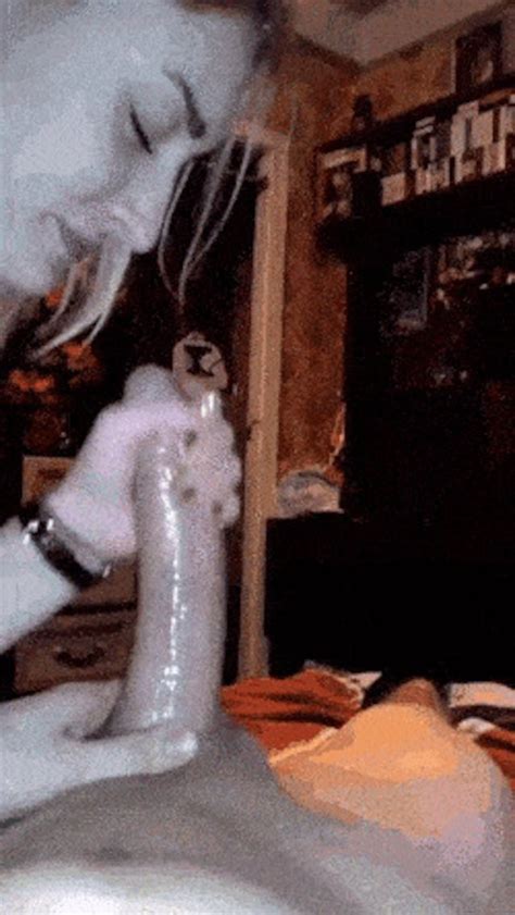 What Is The Name Of This Amateur Woman With Astonishing Deepthroating Skills 3 Replies