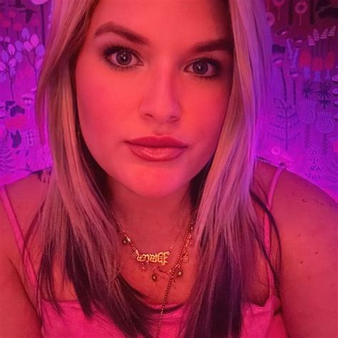 Linds Emilielindsey On Threads