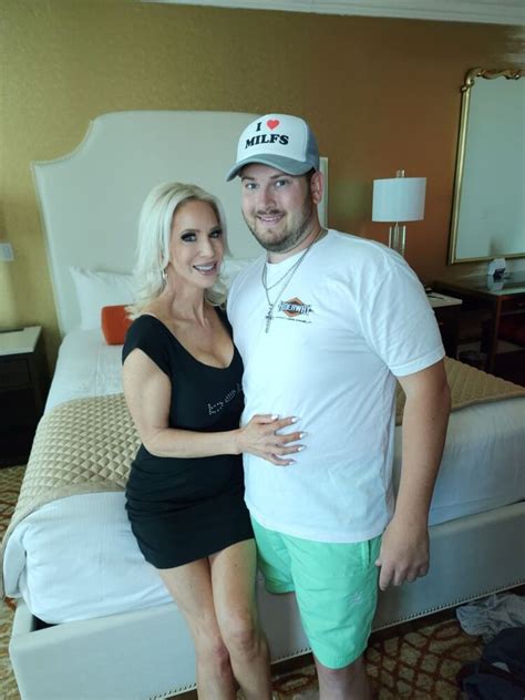 AnyaXO Channel Page XVIDEOS