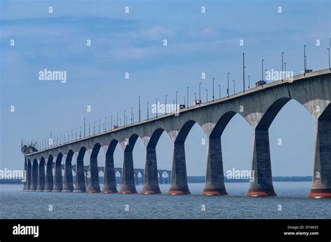 Confederation Bridge, connecting Prince Edward Island with New ...