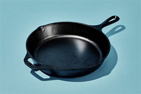 Lodge Cast Iron Skillet With Red Silicone Hot Handle Holder Inch Artofit