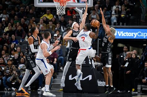 Kawhi Leonard Leads Clippers Past Spurs Popovich Chastises Fans For