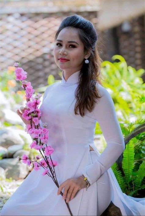 Ghim Của Yellow Diamond Trên White Ao Dai Phụ Nữ Áo Dài Áo Lót