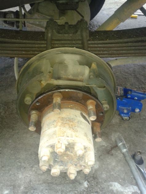 Колодки кончились — ГАЗ Газель, 2,3 л, 2004 года | своими руками | DRIVE2