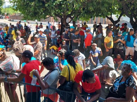 El Orbe Al Momento M S De Mil Migrantes Se Aglomeran En Las