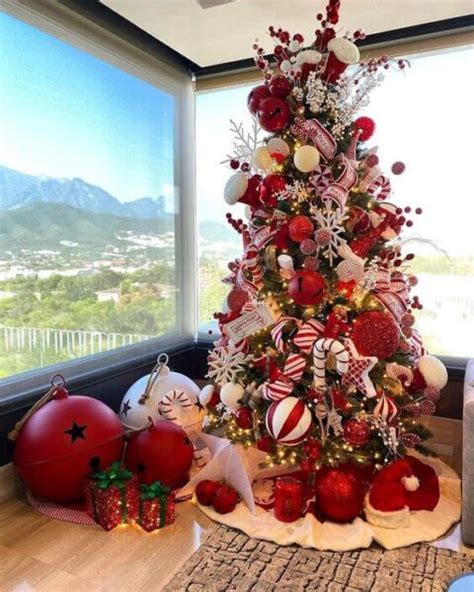 CÓMO DECORAR UN ÁRBOL DE NAVIDAD CON ESFERAS GIGANTES AQUÍ 16 IDEAS