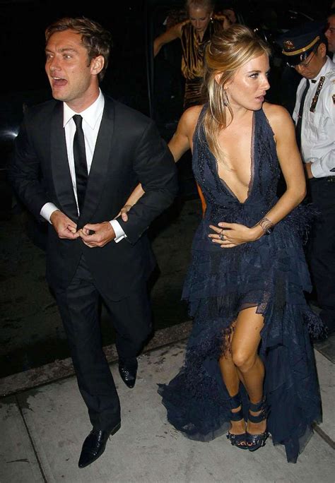 Sienna Miller Revealing Her Nice Tits On Beach And Big Cleavage Paparazzi Shoots Porn Pictures