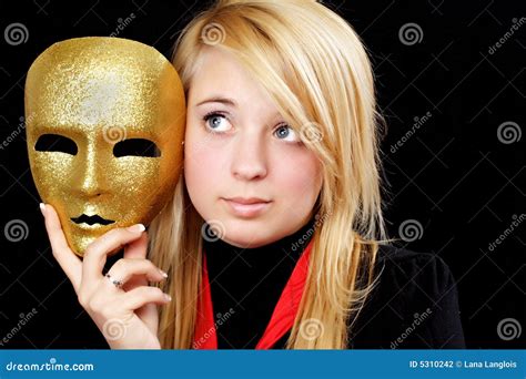 Fille Blonde Avec Le Masque D Or Photo Stock Image Du Gens Visage 5310242