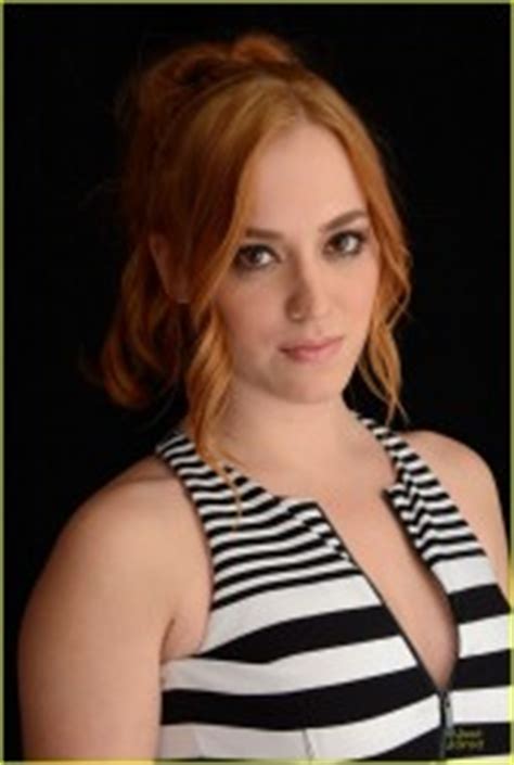 Andrea Bowen Nude Celebrities Forum FamousBoard
