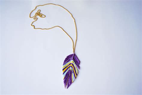 Кулон-перышко из мулине / Мастер-класс