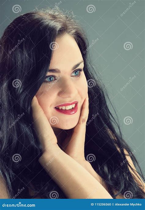 Bella Ragazza Sexy Del Brunette Fotografia Stock Immagine Di Modo Bello