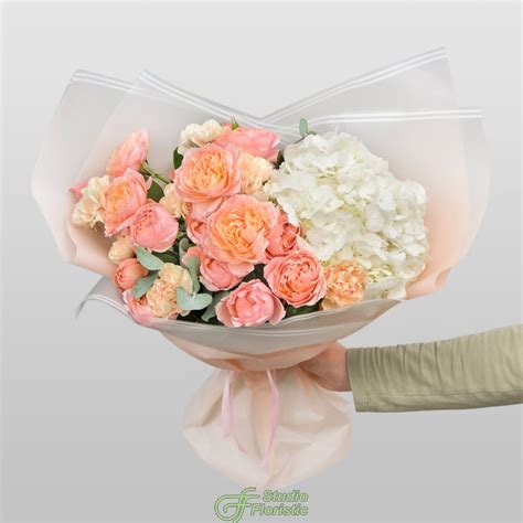 Купить букет из Гортензии, Кустовой Розы и Гвоздики «Розовый Амур» с ...