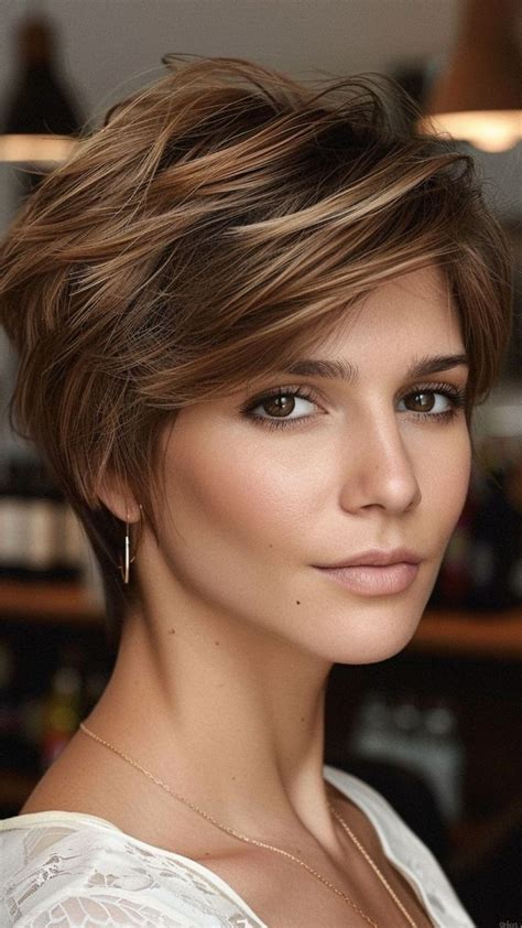 28 Alluring Feathered Haircut Trends For The Modern Woman In 2024