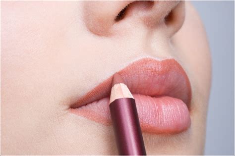 Cara Memakai Menggunakan Lipstick Nude Cream Cm