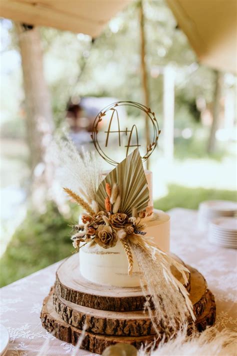 Semi Naked Taart Met Pluimtakken Enjoy Cakes