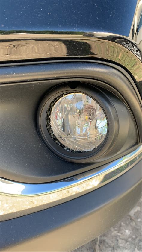 12. Стекло противотуманки — Mitsubishi Outlander (3G), 2 л, 2019 года ...