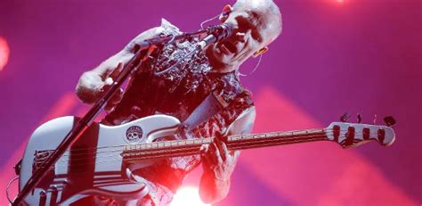 Rock in Rio Red Hot faz show padrão empolga e também irrita público