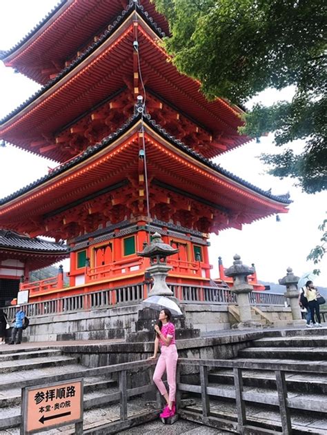 Tin sao Việt 9 8 Hari Won diện bikini khoe hình thể sexy hết cỡ giữa hồ bơi