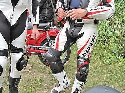 Épinglé sur Hot Biker Guys Motard Moto et motards Cuir