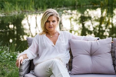 Marta Manowska W Bikini Prowadz Ca Rolnik Szuka Ony Zachwyca Figur