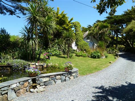 Cornwall Seaside Cottages overlooking the beach and sea | Seaside ...