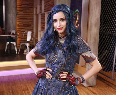 Descendants 2 Sofia Carson Talks Evie Fashion And The New Vks